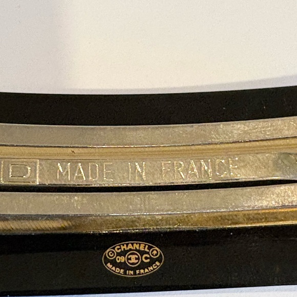 CHANEL Black Hair Clip with Sparkling Crystal Details - Picture 5 of 6